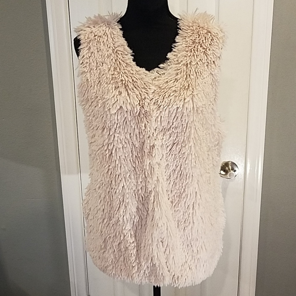 Questions by Say What faux fur vest Sz L